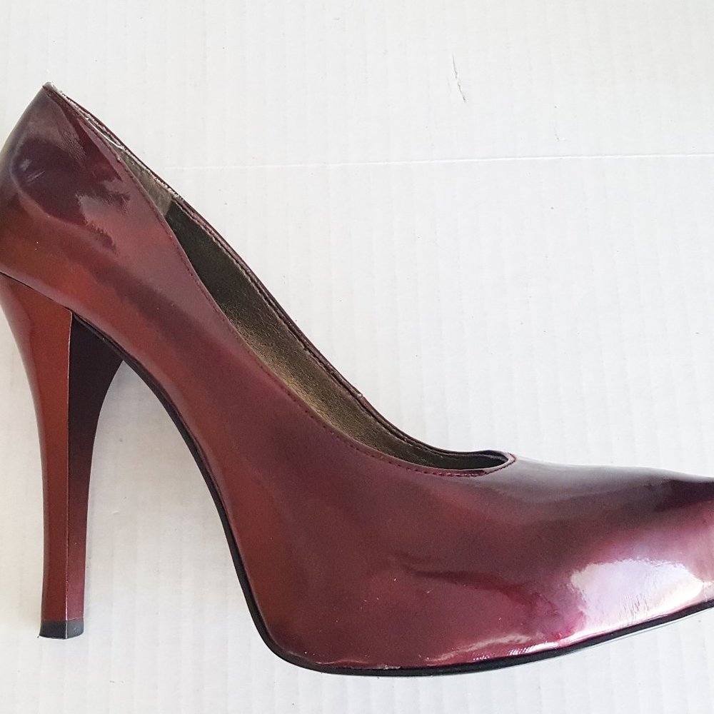 CARLOS SANTANA Patent Wine 5" Heels Sz 10
